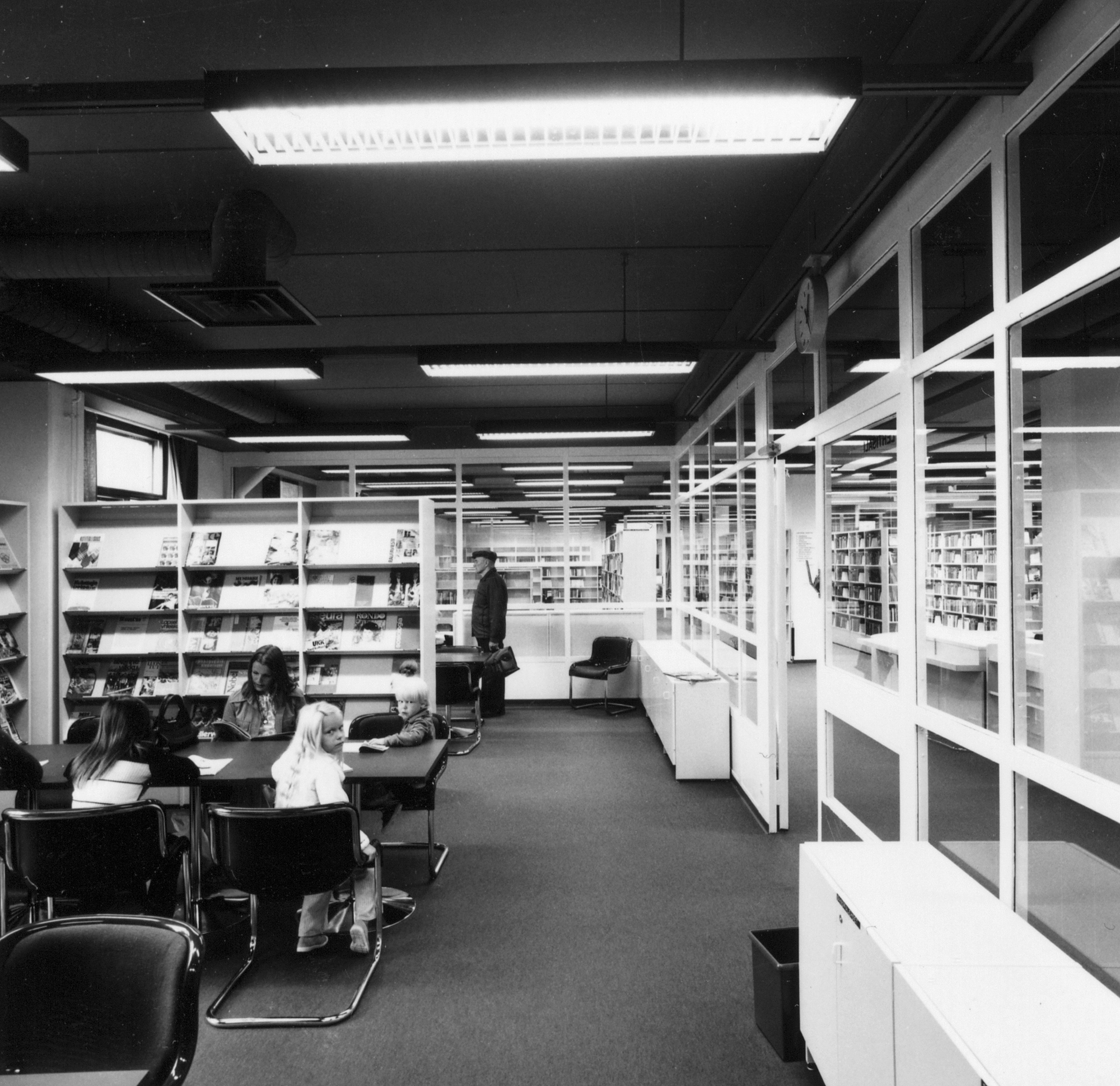 Koulukeskus, Kankaanpää 1977. Kirjasto, jota voivat käyttää myös muut kuin koulun oppilaat.