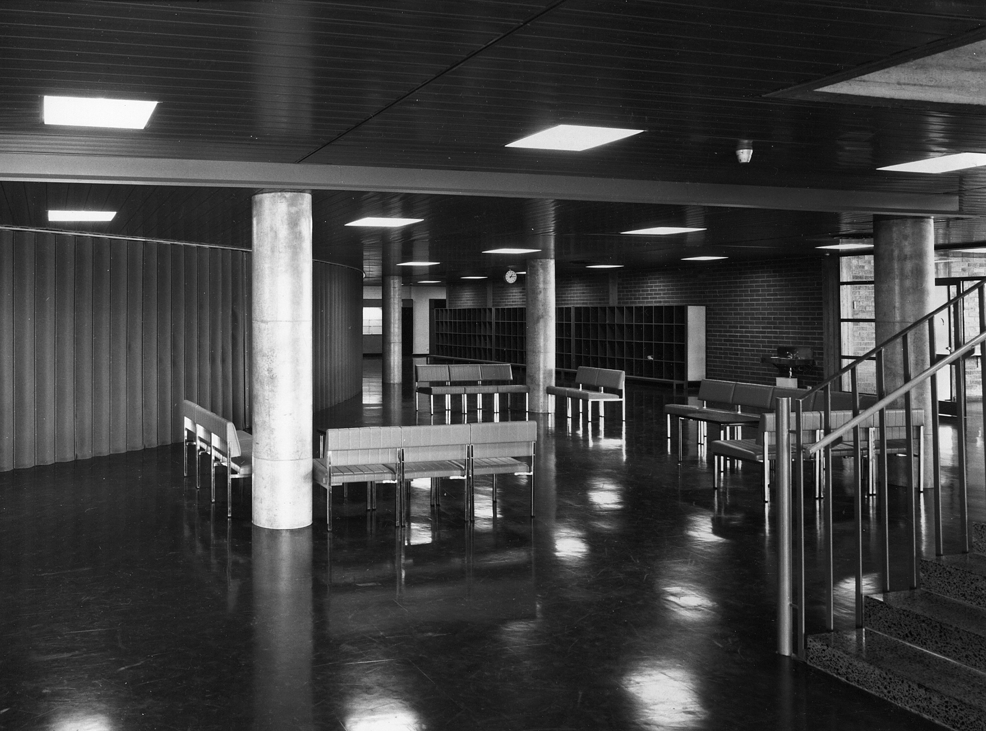 Sylvään koulu, Vammala 1973. Tiloja voitiin sulkea ja avata paljeovilla.