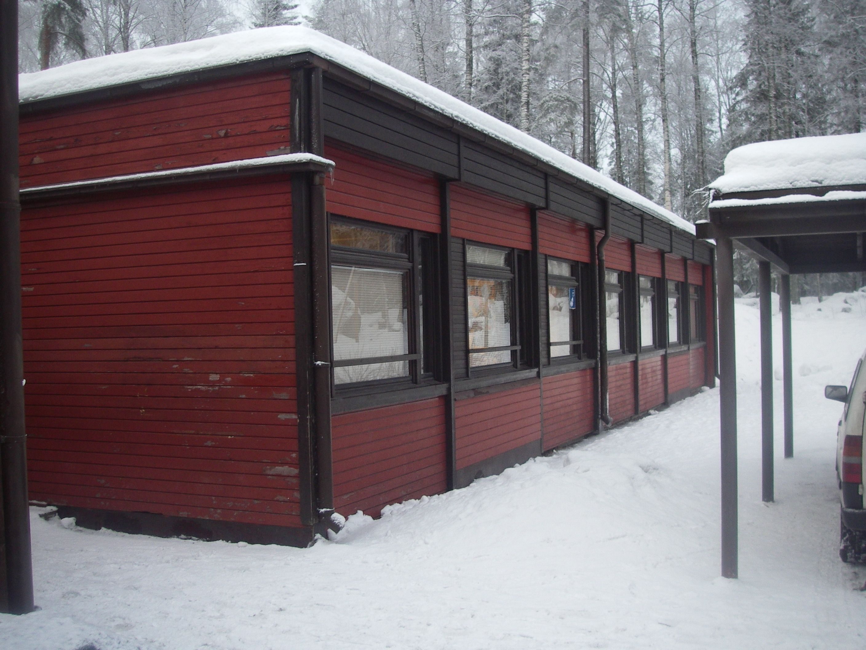 Kalkun parakkikoulu, 1962. Tämä 1960-luvun alun parakkikoulu oli kiinteä osa 1980-luvulla tehtyä laajennusta.