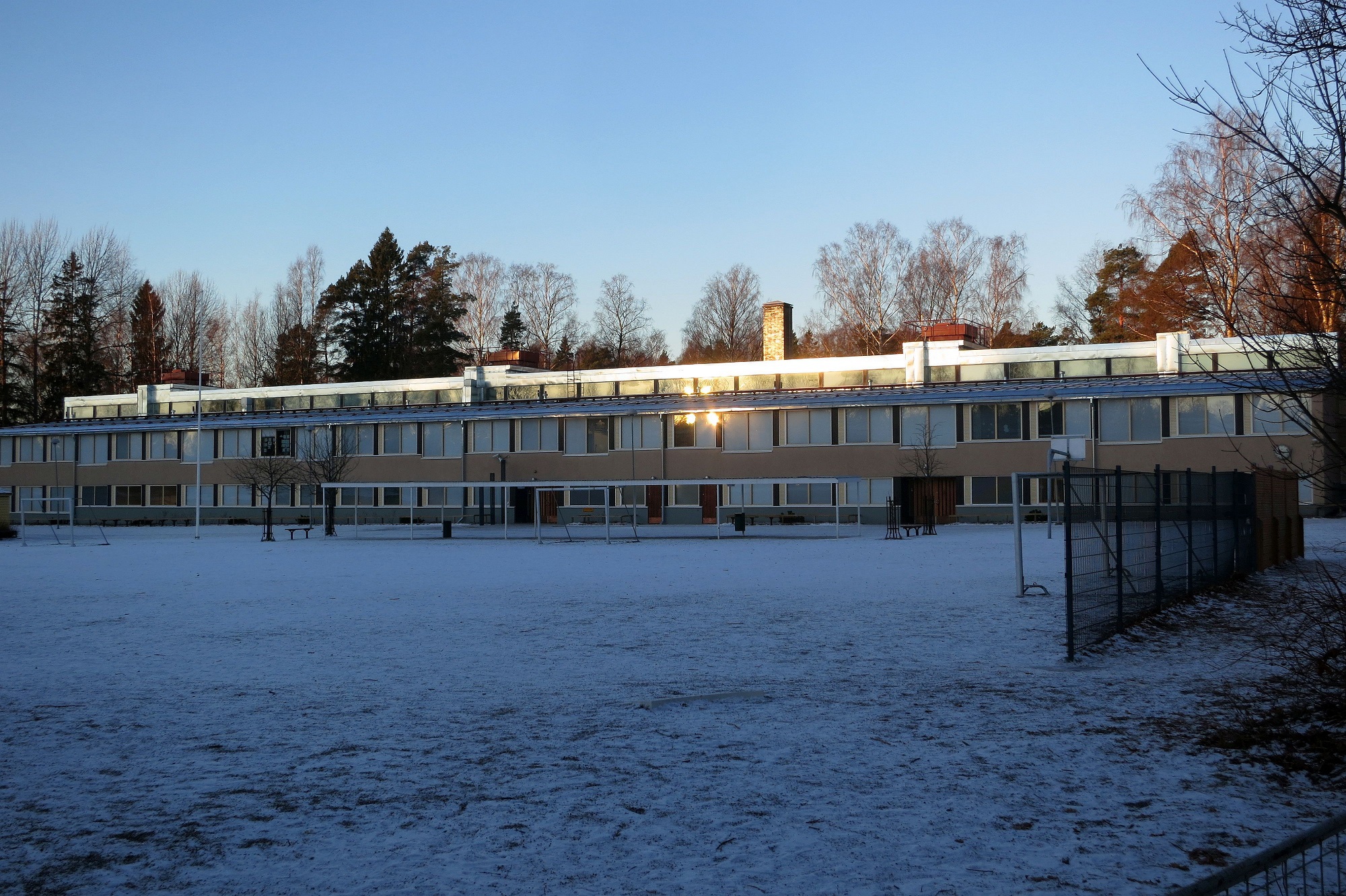 Kuva Vartiokylän koulusta.