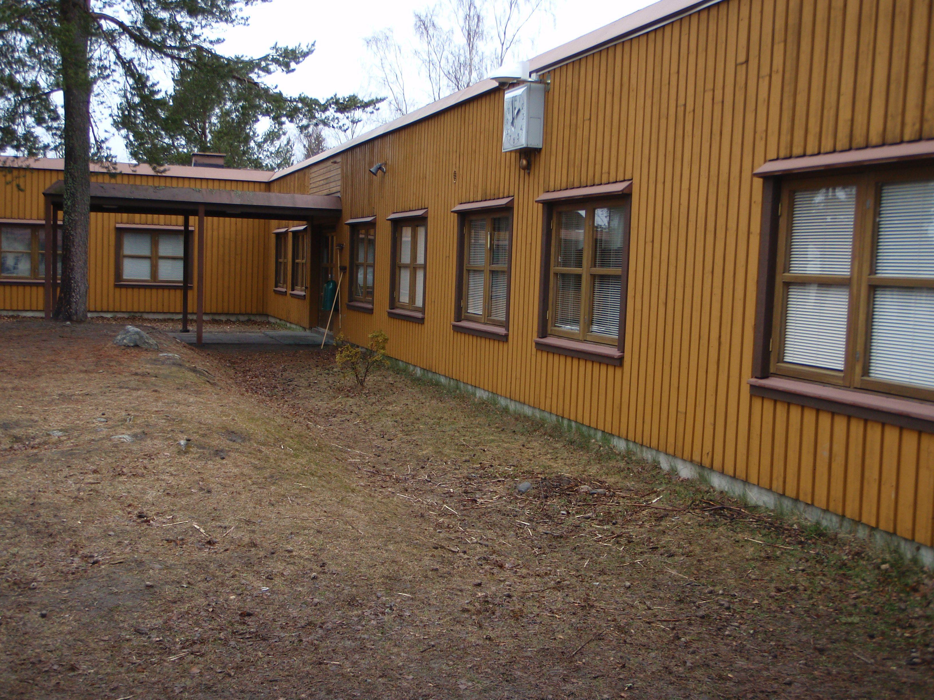 Kaskisten koulu, 1978. 1970-luvulla käytettiin myös paljon puuelementtirakenteisia ulkoseiniä.