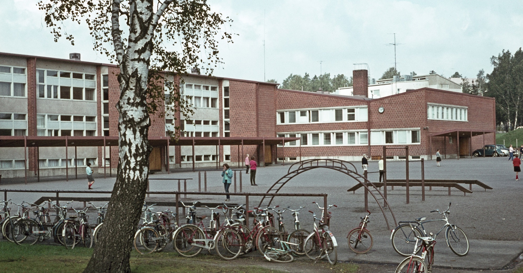 Kuvassa Porolahden koulu.