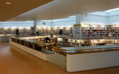Rovaniemen kirjaston sisätilaa.