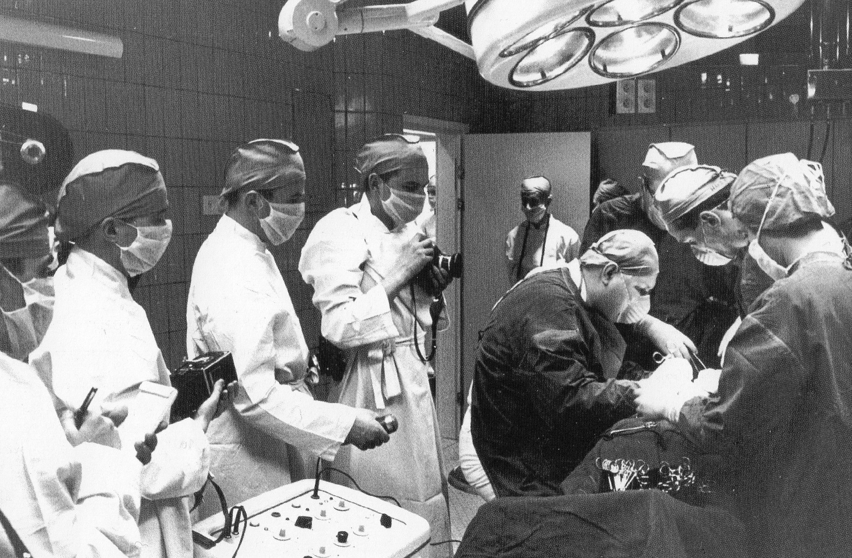 Ensimmäinen leikkaus uudessa sairaalassa 1966.